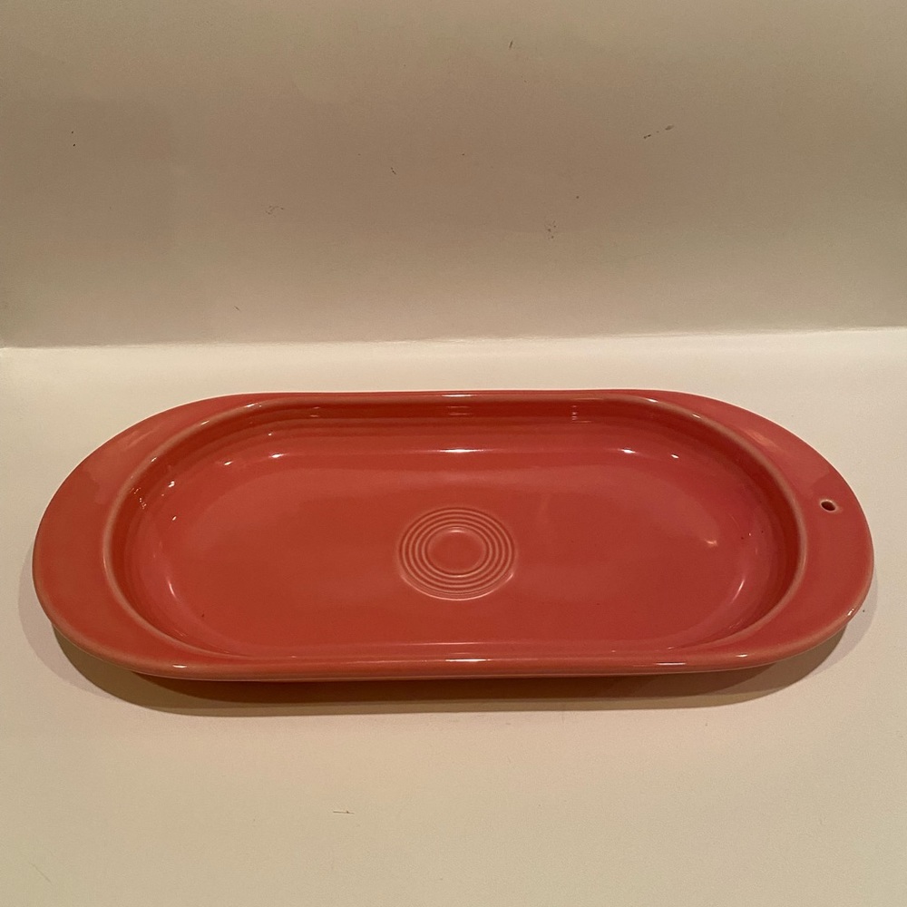 NORA FLEMING
FIESTA 03 PEONY BREAD TRAY (mini teapot not included)